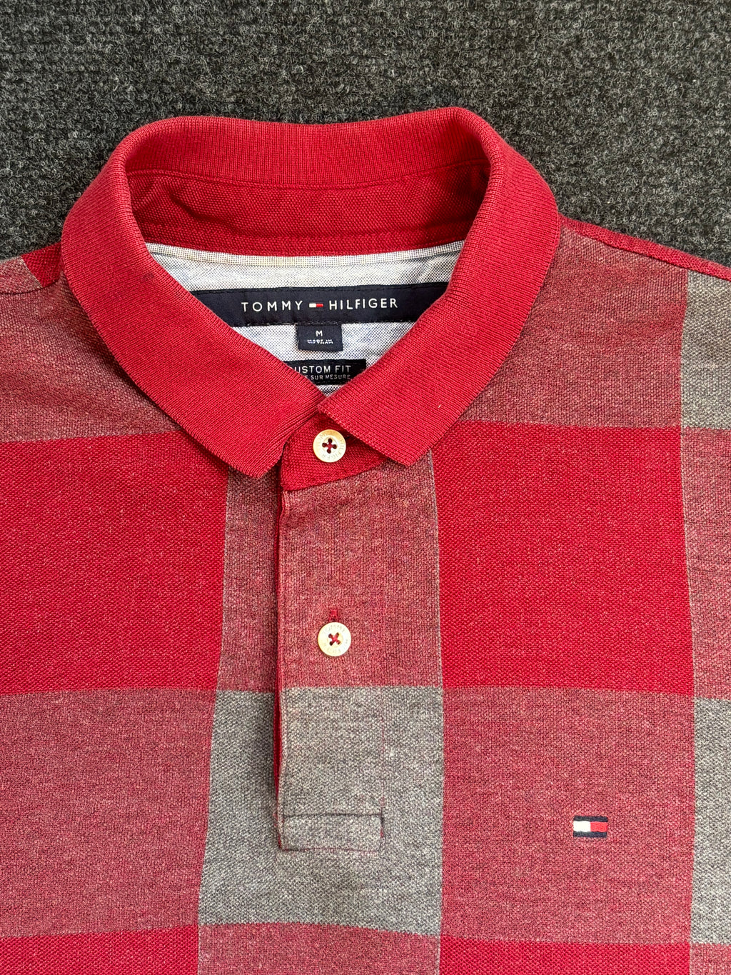 Tommy Hilfiger Poloshirt – Rot/Grau kariert (Größe M, Custom Fit)