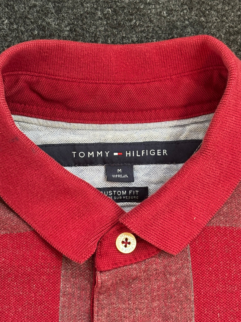Tommy Hilfiger Poloshirt – Rot/Grau kariert (Größe M, Custom Fit)